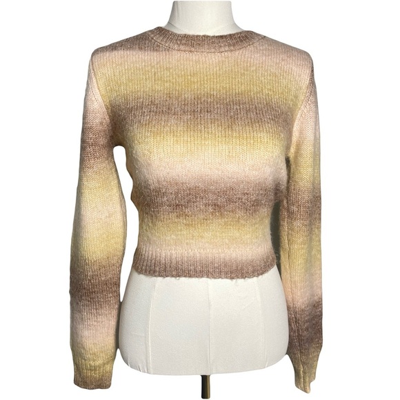 Et Clet Crop Sweater Peekaboo Back S
Fall Cozy Date - Picture 2 of 13